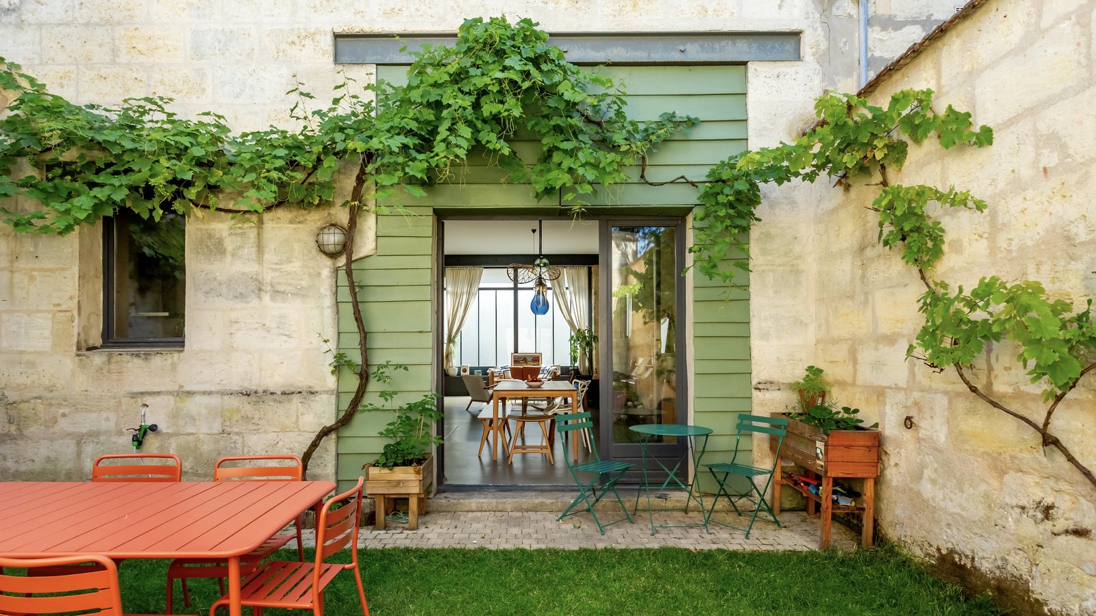 The house in Les Chartrons — view 1